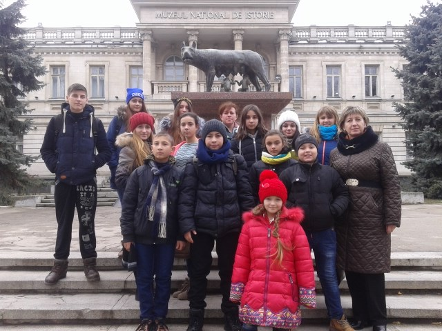 Miros de sărbătoare pentru copiii din Roghi